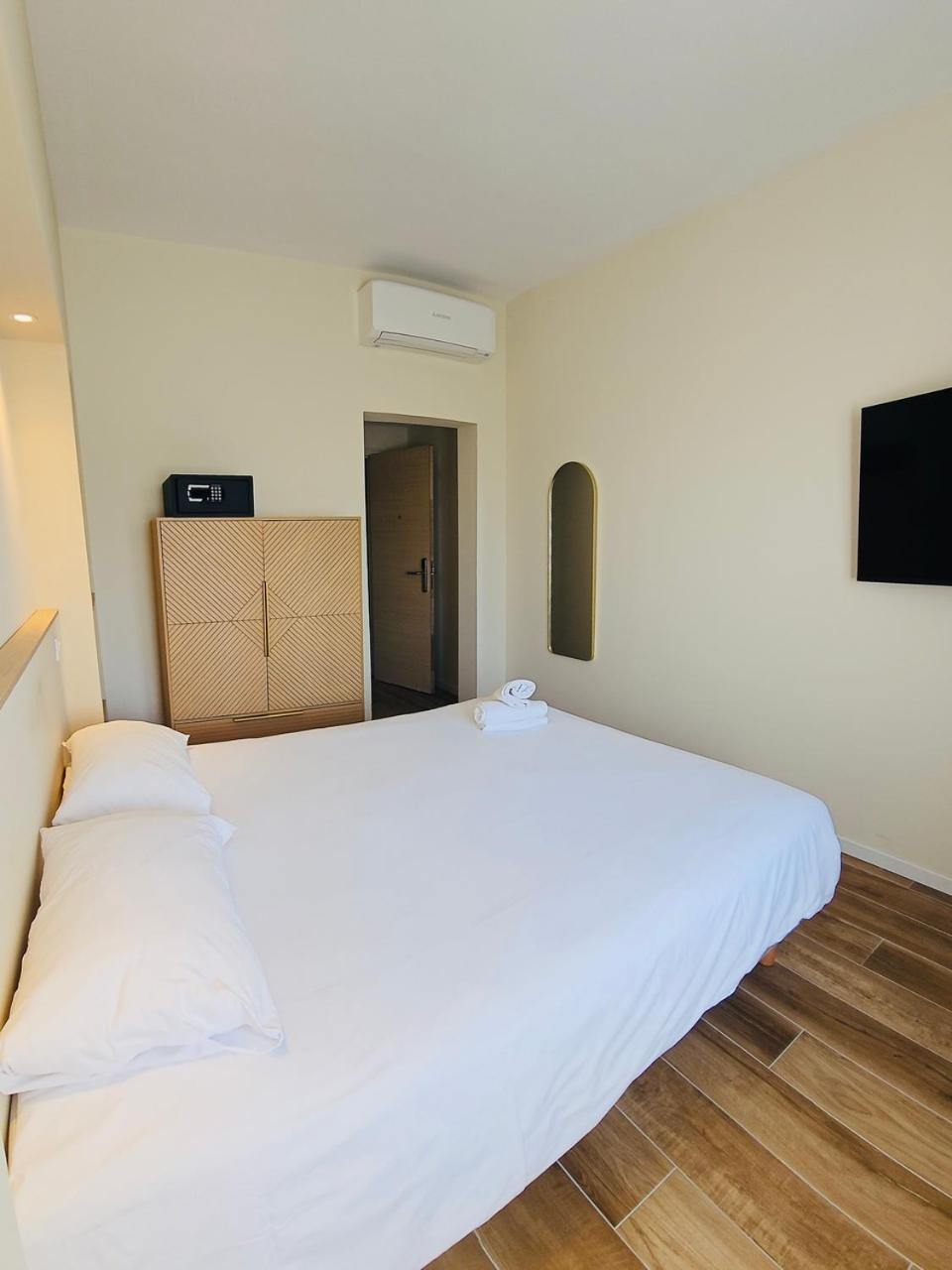 Adonis Sanary Grand Hotel Des Bains Экстерьер фото