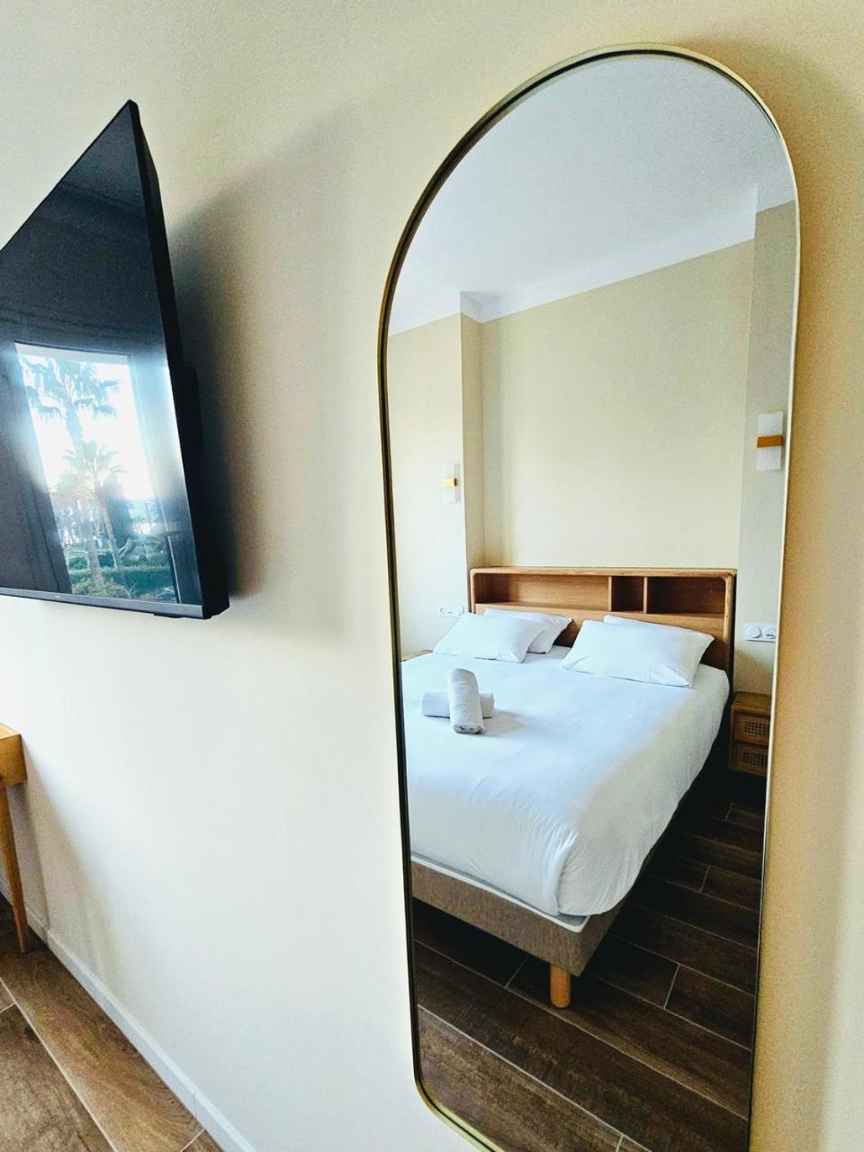 Adonis Sanary Grand Hotel Des Bains Экстерьер фото