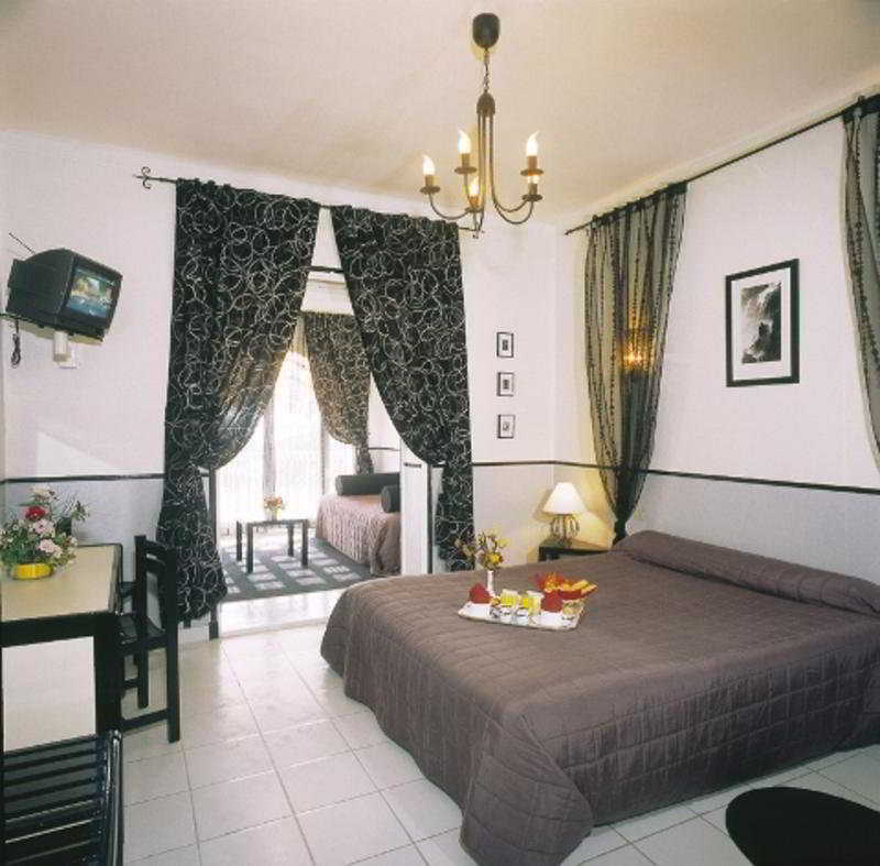 Adonis Sanary Grand Hotel Des Bains Экстерьер фото
